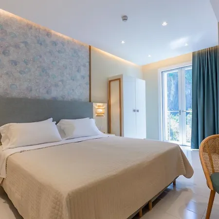 Giosue' A Mare Sorrento Hotel 4*