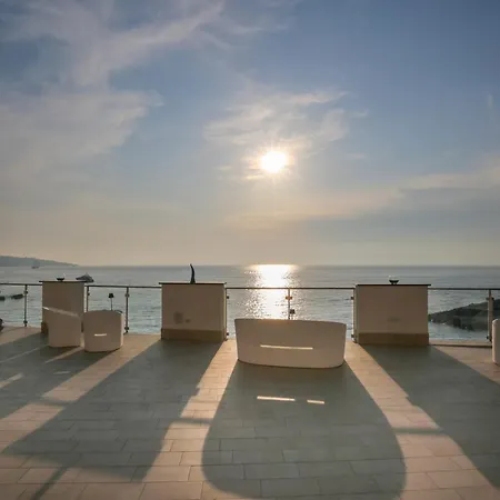 Giosue' A Mare Sorrento מלון 4*