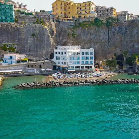 Hotell Giosue' A Mare Sorrento 4*