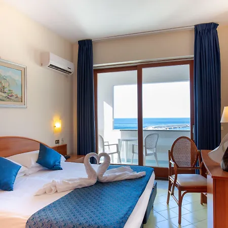 Giosue' A Mare Sorrento Hotel Meta